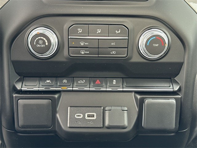 GMC Sierra 1500 Vehicle Full-screen Gallery Image 18