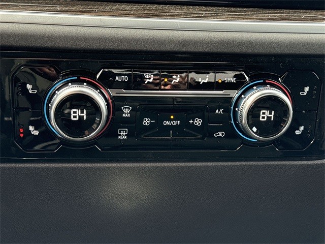 GMC Sierra 1500 Vehicle Full-screen Gallery Image 19