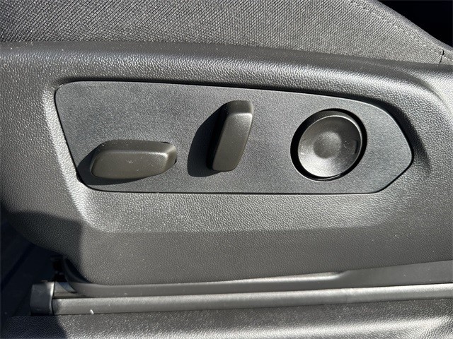 GMC Sierra 1500 Vehicle Full-screen Gallery Image 12