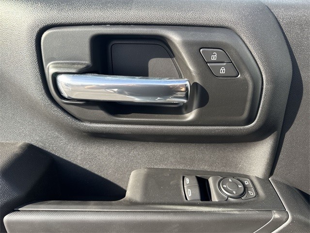 GMC Sierra 1500 Vehicle Full-screen Gallery Image 13