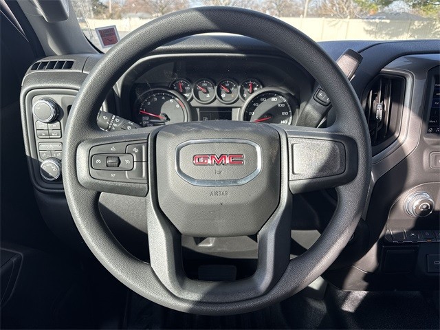 GMC Sierra 1500 Vehicle Full-screen Gallery Image 14