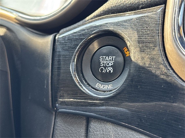 Jeep Grand Cherokee Vehicle Full-screen Gallery Image 20