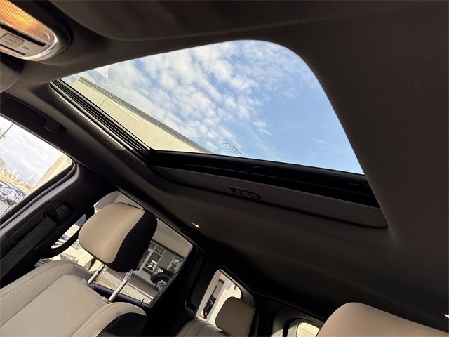 Jeep Grand Cherokee Vehicle Full-screen Gallery Image 22