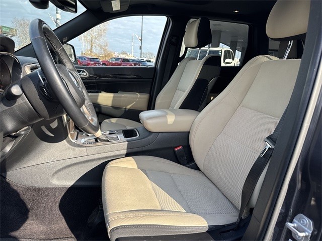 Jeep Grand Cherokee Vehicle Full-screen Gallery Image 23