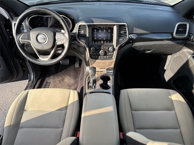 Jeep Grand Cherokee Vehicle Full-screen Gallery Image 24