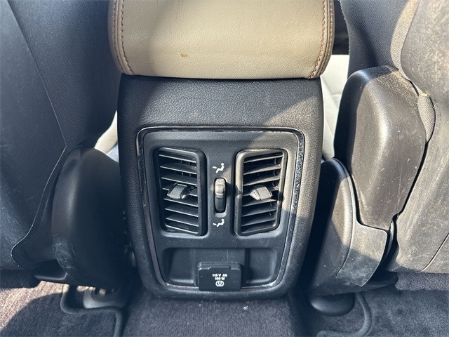 Jeep Grand Cherokee Vehicle Full-screen Gallery Image 25