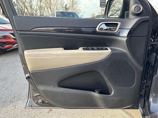 Jeep Grand Cherokee Vehicle Full-screen Gallery Image 26