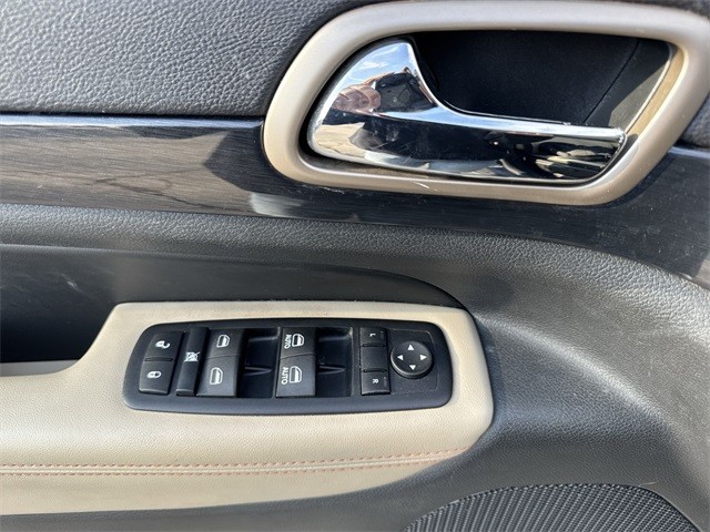 Jeep Grand Cherokee Vehicle Full-screen Gallery Image 27