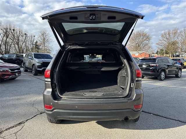 Jeep Grand Cherokee Vehicle Full-screen Gallery Image 29