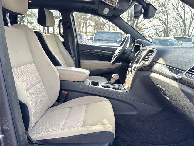 Jeep Grand Cherokee Vehicle Full-screen Gallery Image 31