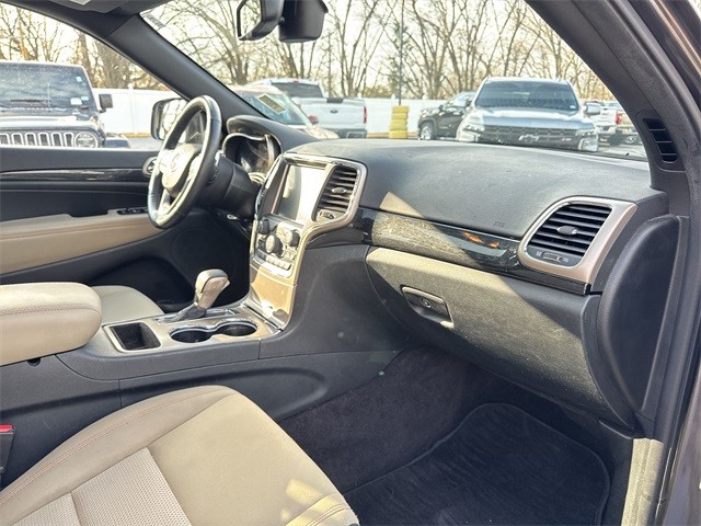 Jeep Grand Cherokee Vehicle Full-screen Gallery Image 32