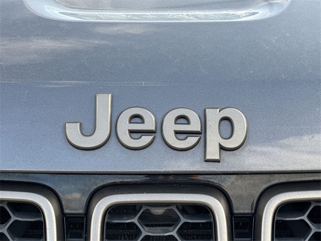 Jeep Grand Cherokee Vehicle Full-screen Gallery Image 34