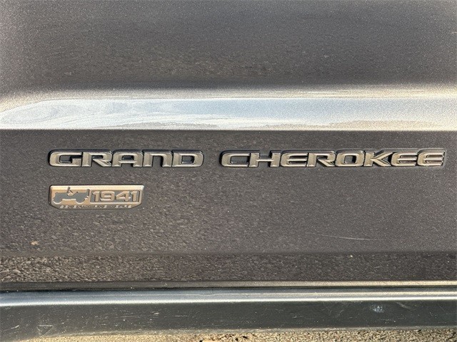 Jeep Grand Cherokee Vehicle Full-screen Gallery Image 35