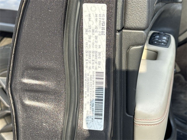 Jeep Grand Cherokee Vehicle Full-screen Gallery Image 37