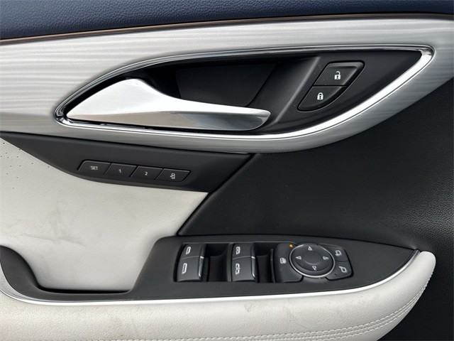 Buick Envision Vehicle Full-screen Gallery Image 13