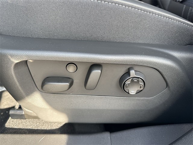 Buick Envision Vehicle Full-screen Gallery Image 12