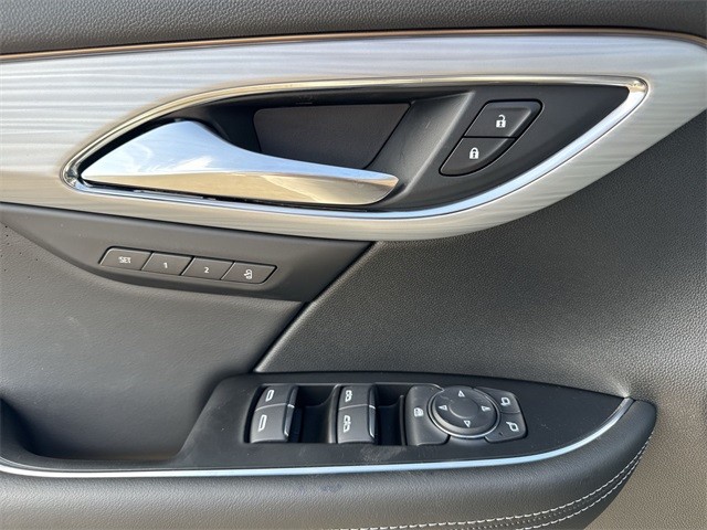 Buick Envision Vehicle Full-screen Gallery Image 13