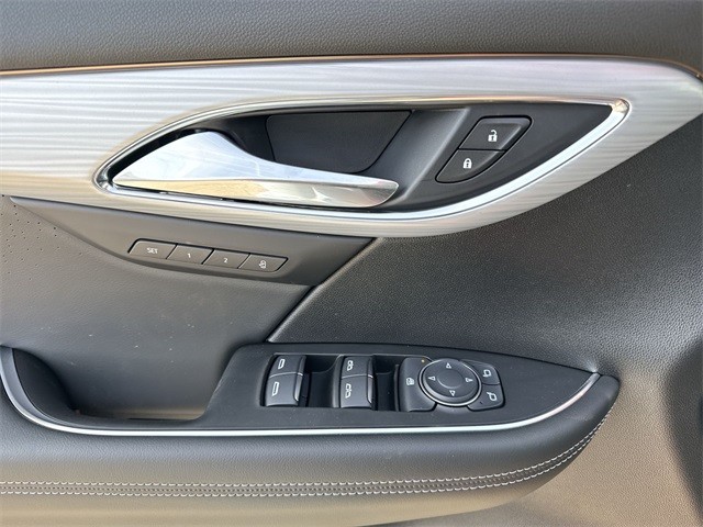 Buick Envision Vehicle Full-screen Gallery Image 13