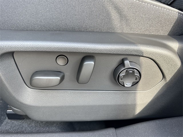 Buick Envision Vehicle Full-screen Gallery Image 12