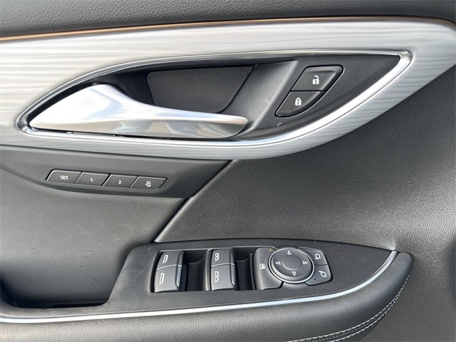 Buick Envision Vehicle Full-screen Gallery Image 13