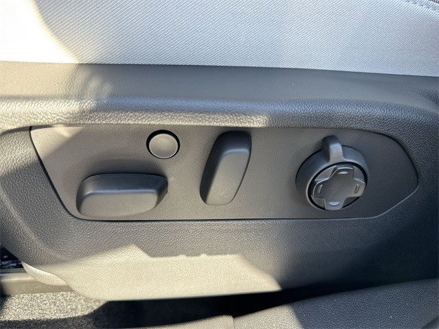 Buick Envision Vehicle Full-screen Gallery Image 12