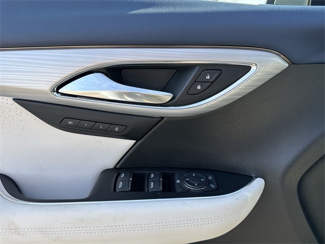Buick Envision Vehicle Full-screen Gallery Image 13