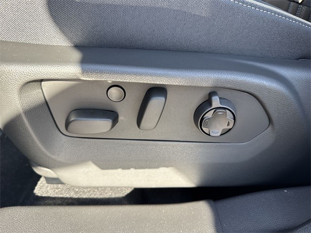 Buick Envision Vehicle Full-screen Gallery Image 12