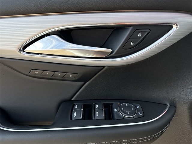 Buick Envision Vehicle Full-screen Gallery Image 13