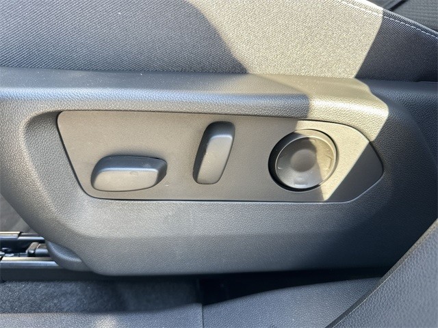 Buick Envision Vehicle Full-screen Gallery Image 12