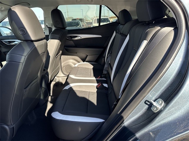 Buick Envision Vehicle Full-screen Gallery Image 22