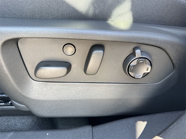 Buick Envision Vehicle Full-screen Gallery Image 12