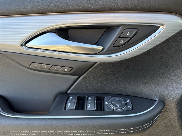 Buick Envision Vehicle Full-screen Gallery Image 13
