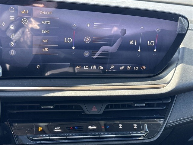 Buick Envision Vehicle Full-screen Gallery Image 19