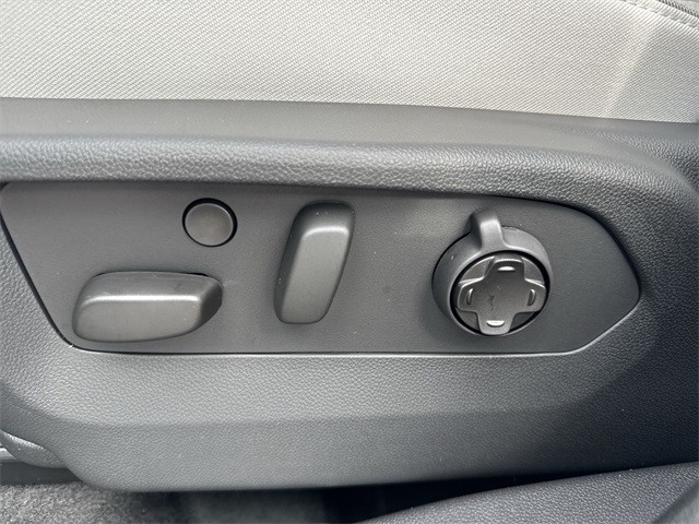 Buick Envision Vehicle Full-screen Gallery Image 12