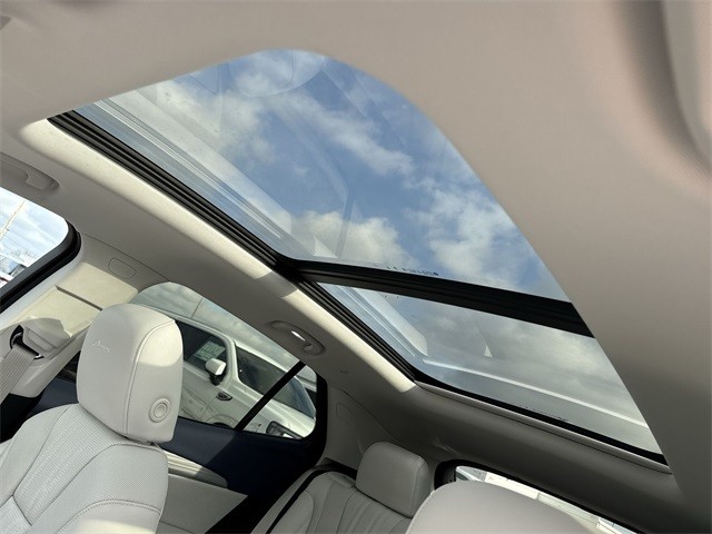 Buick Envision Vehicle Full-screen Gallery Image 22