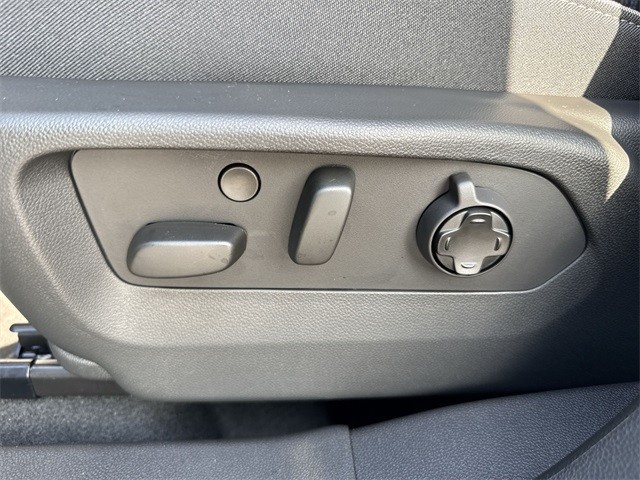 Buick Envision Vehicle Full-screen Gallery Image 12