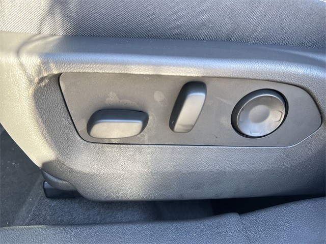 Buick Envision Vehicle Full-screen Gallery Image 12