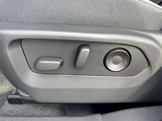 Buick Envision Vehicle Full-screen Gallery Image 12