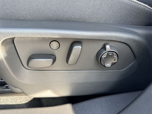 Buick Envision Vehicle Full-screen Gallery Image 12