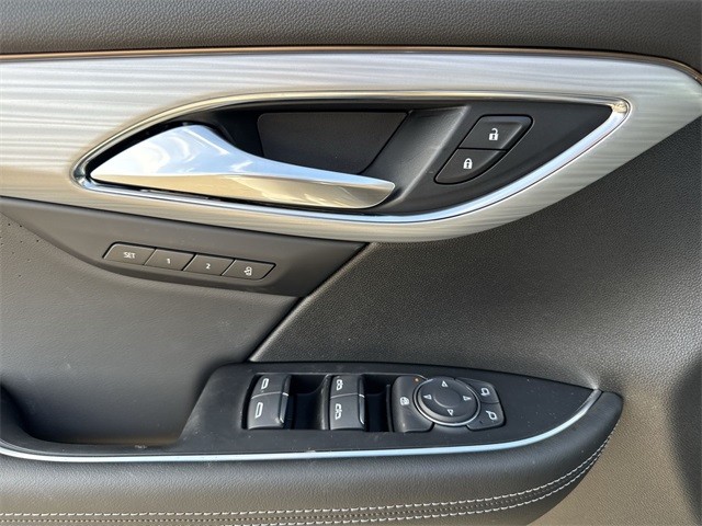 Buick Envision Vehicle Full-screen Gallery Image 13