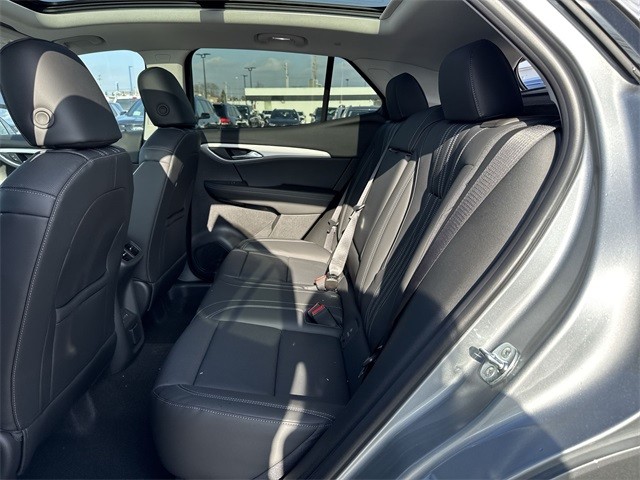 Buick Envision Vehicle Full-screen Gallery Image 23