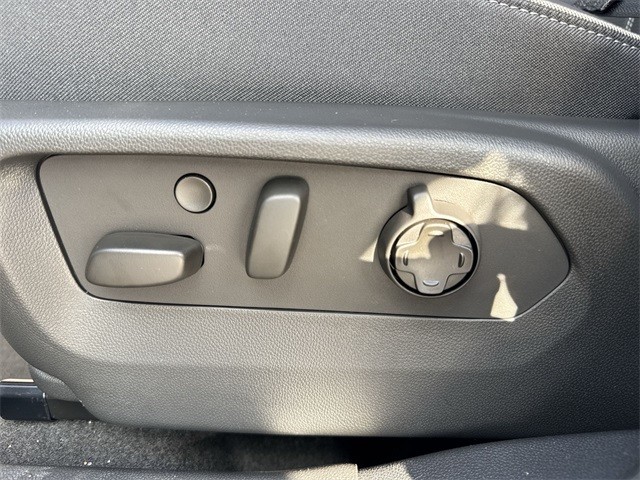 Buick Envision Vehicle Full-screen Gallery Image 12