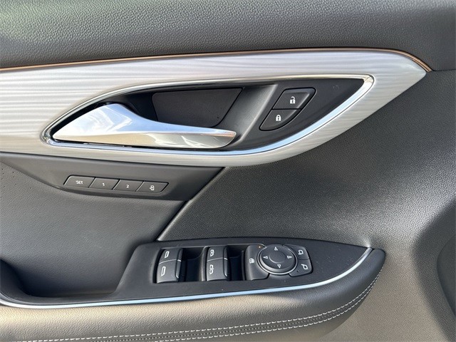 Buick Envision Vehicle Full-screen Gallery Image 13