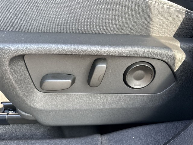 Buick Envision Vehicle Full-screen Gallery Image 12