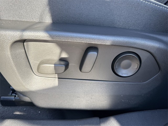 Buick Envision Vehicle Full-screen Gallery Image 12