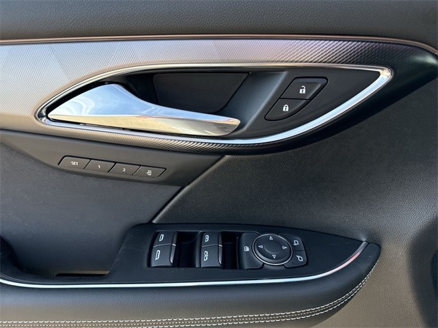 Buick Envision Vehicle Full-screen Gallery Image 13