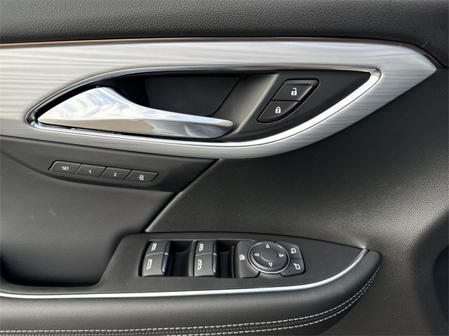 Buick Envision Vehicle Full-screen Gallery Image 13