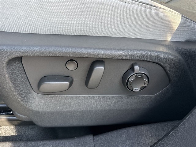 Buick Envision Vehicle Full-screen Gallery Image 12