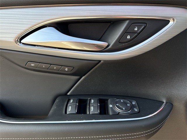 Buick Envision Vehicle Full-screen Gallery Image 13