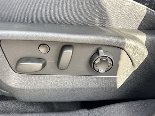 Buick Envision Vehicle Full-screen Gallery Image 12